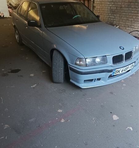 Серый БМВ 3 Серия, объемом двигателя 1.6 л и пробегом 350 тыс. км за 1500 $, фото 4 на Automoto.ua