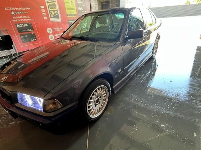 Сірий БМВ 3 Серія, об'ємом двигуна 1.8 л та пробігом 273 тис. км за 2200 $, фото 11 на Automoto.ua