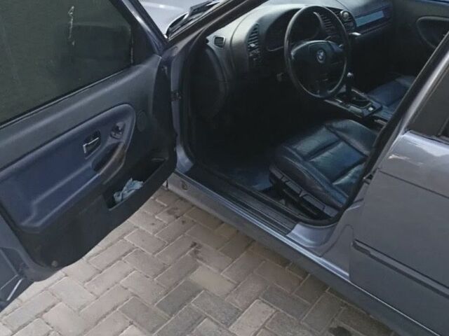 Серый БМВ 3 Серия, объемом двигателя 1.8 л и пробегом 350 тыс. км за 2300 $, фото 2 на Automoto.ua