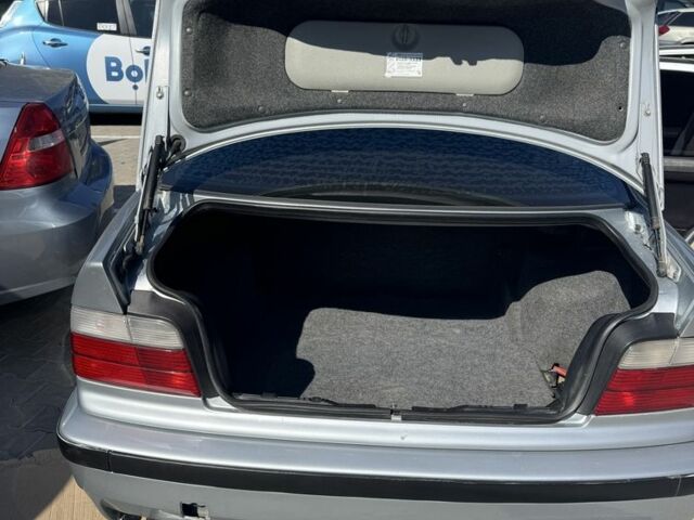 Сірий БМВ 3 Серія, об'ємом двигуна 2.8 л та пробігом 236 тис. км за 4200 $, фото 8 на Automoto.ua