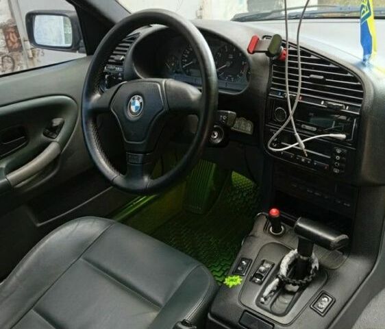 Серый БМВ 3 Серия, объемом двигателя 2.5 л и пробегом 320 тыс. км за 3000 $, фото 8 на Automoto.ua