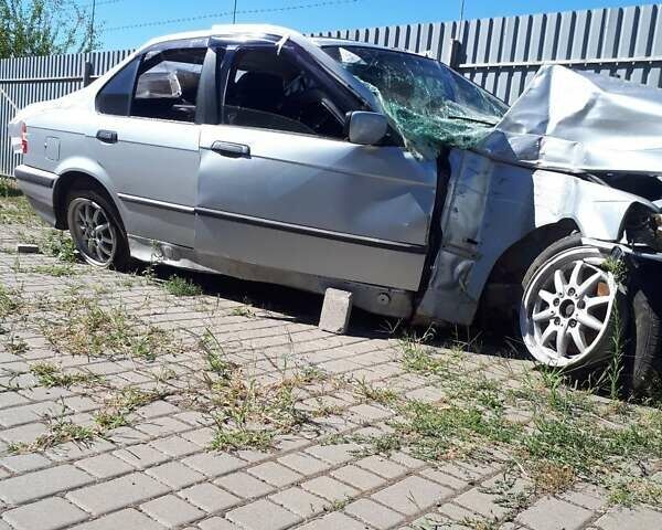 Серый БМВ 3 Серия, объемом двигателя 1.8 л и пробегом 1 тыс. км за 800 $, фото 10 на Automoto.ua