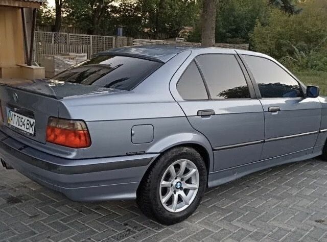 Серый БМВ 3 Серия, объемом двигателя 1.8 л и пробегом 350 тыс. км за 2300 $, фото 3 на Automoto.ua