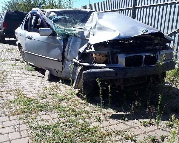 Серый БМВ 3 Серия, объемом двигателя 1.8 л и пробегом 1 тыс. км за 800 $, фото 9 на Automoto.ua