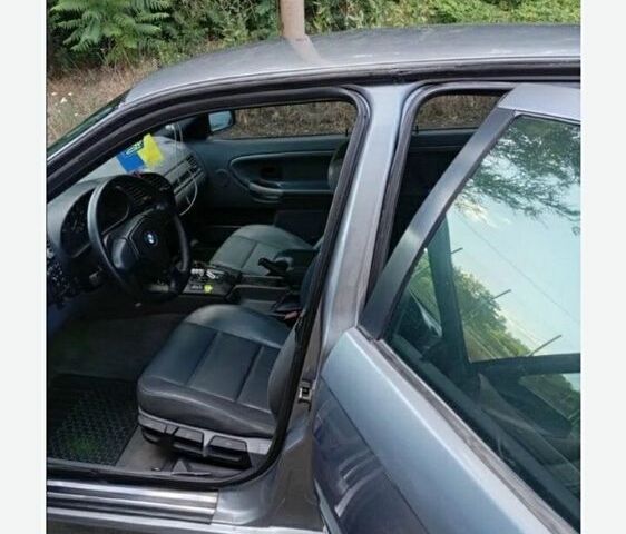 Серый БМВ 3 Серия, объемом двигателя 2.5 л и пробегом 320 тыс. км за 3000 $, фото 3 на Automoto.ua