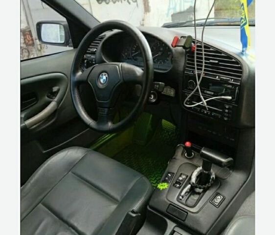 Серый БМВ 3 Серия, объемом двигателя 2.5 л и пробегом 320 тыс. км за 3000 $, фото 6 на Automoto.ua