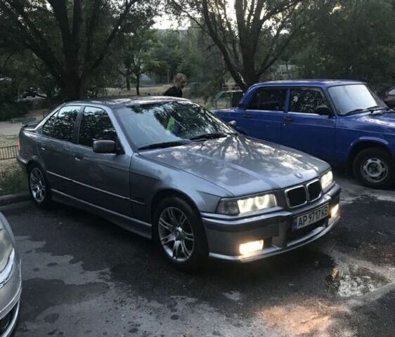 Серый БМВ 3 Серия, объемом двигателя 2.5 л и пробегом 320 тыс. км за 3000 $, фото 7 на Automoto.ua