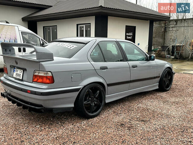 Серый БМВ 3 Серия, объемом двигателя 2.8 л и пробегом 333 тыс. км за 5900 $, фото 4 на Automoto.ua