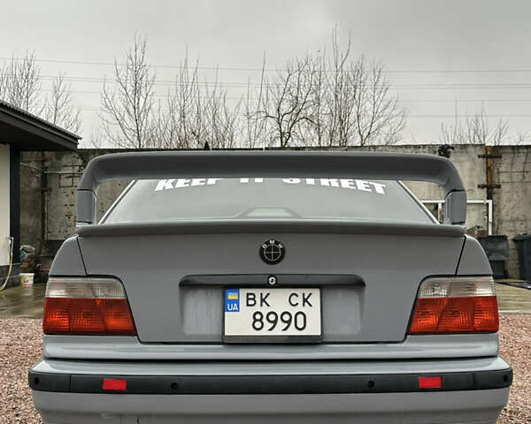 Серый БМВ 3 Серия, объемом двигателя 2.8 л и пробегом 333 тыс. км за 5900 $, фото 3 на Automoto.ua