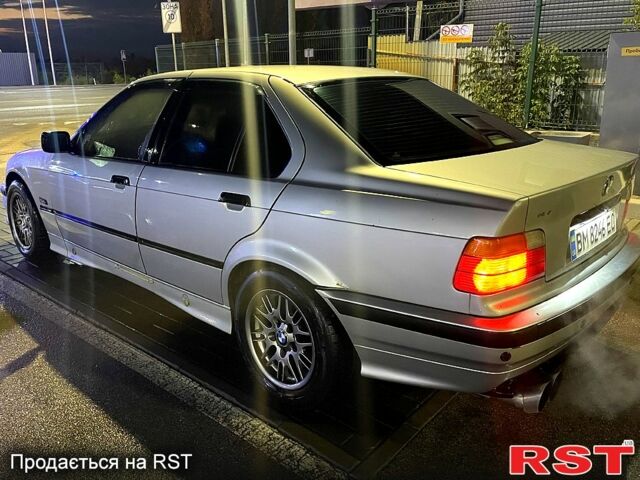 Серый БМВ 3 Серия, объемом двигателя 2.5 л и пробегом 328 тыс. км за 4000 $, фото 2 на Automoto.ua