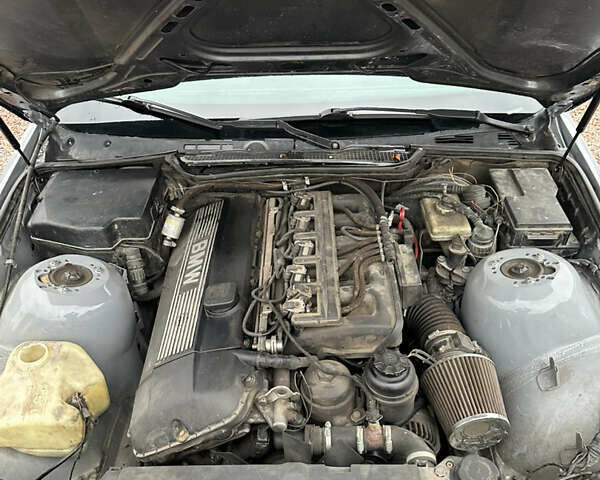 Серый БМВ 3 Серия, объемом двигателя 2.8 л и пробегом 333 тыс. км за 5900 $, фото 6 на Automoto.ua