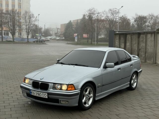 Серый БМВ 3 Серия, объемом двигателя 1.8 л и пробегом 254 тыс. км за 3550 $, фото 1 на Automoto.ua