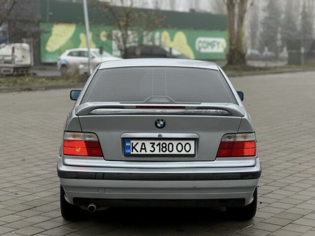 Серый БМВ 3 Серия, объемом двигателя 1.8 л и пробегом 254 тыс. км за 3550 $, фото 3 на Automoto.ua