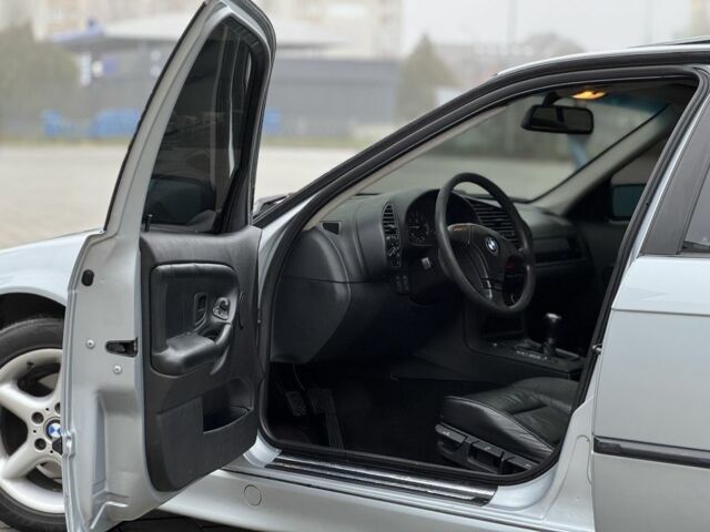 Серый БМВ 3 Серия, объемом двигателя 1.8 л и пробегом 254 тыс. км за 3550 $, фото 5 на Automoto.ua