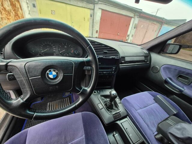 Серый БМВ 3 Серия, объемом двигателя 2 л и пробегом 340 тыс. км за 5100 $, фото 13 на Automoto.ua