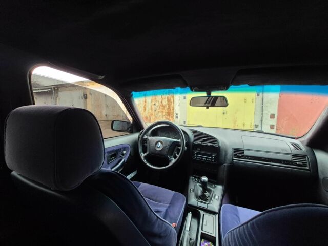 Серый БМВ 3 Серия, объемом двигателя 2 л и пробегом 340 тыс. км за 5100 $, фото 15 на Automoto.ua