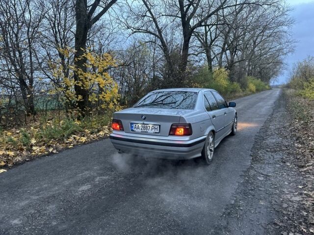 Серый БМВ 3 Серия, объемом двигателя 2 л и пробегом 400 тыс. км за 3800 $, фото 2 на Automoto.ua