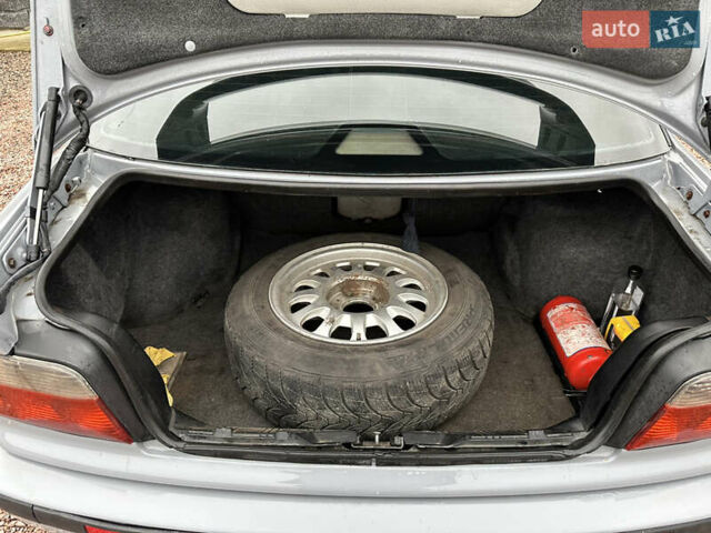 Серый БМВ 3 Серия, объемом двигателя 2.8 л и пробегом 333 тыс. км за 5900 $, фото 7 на Automoto.ua