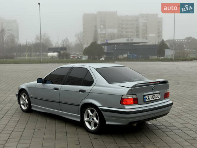 Серый БМВ 3 Серия, объемом двигателя 1.8 л и пробегом 254 тыс. км за 3550 $, фото 2 на Automoto.ua