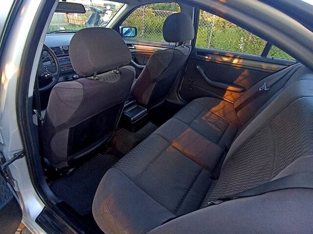 Серый БМВ 3 Серия, объемом двигателя 2 л и пробегом 335 тыс. км за 3500 $, фото 6 на Automoto.ua