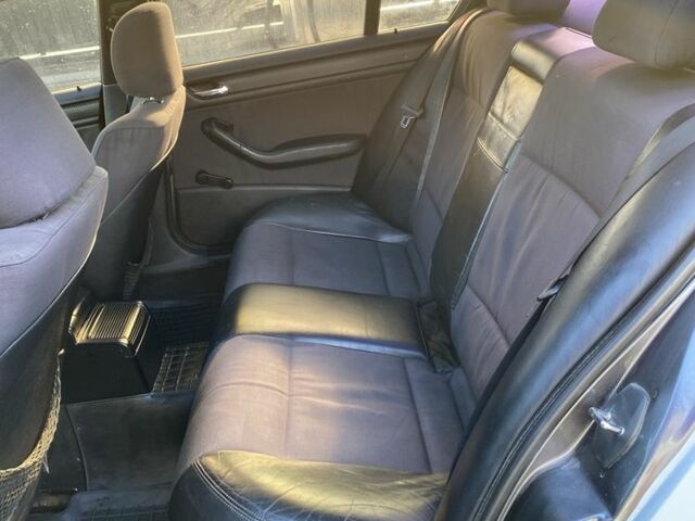 Серый БМВ 3 Серия, объемом двигателя 2 л и пробегом 385 тыс. км за 3900 $, фото 7 на Automoto.ua