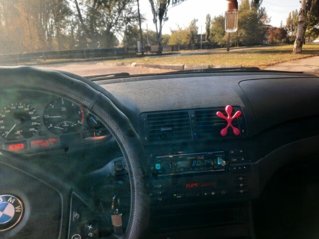 Серый БМВ 3 Серия, объемом двигателя 2 л и пробегом 357 тыс. км за 4290 $, фото 4 на Automoto.ua