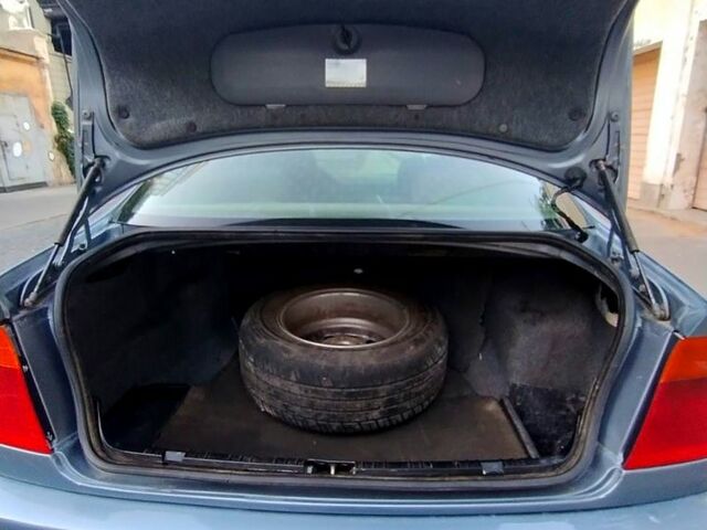 Серый БМВ 3 Серия, объемом двигателя 1.9 л и пробегом 250 тыс. км за 3700 $, фото 5 на Automoto.ua