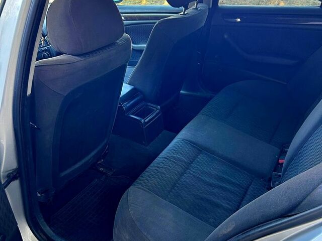 Серый БМВ 3 Серия, объемом двигателя 1.9 л и пробегом 999 тыс. км за 3750 $, фото 3 на Automoto.ua