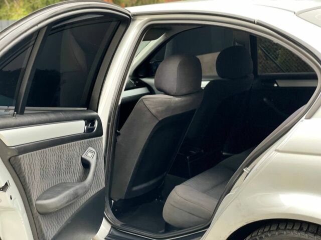 Серый БМВ 3 Серия, объемом двигателя 2 л и пробегом 300 тыс. км за 3300 $, фото 13 на Automoto.ua