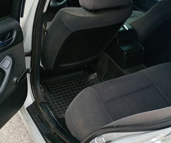 Сірий БМВ 3 Серія, об'ємом двигуна 2 л та пробігом 300 тис. км за 4650 $, фото 4 на Automoto.ua