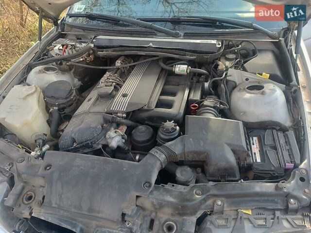 Серый БМВ 3 Серия, объемом двигателя 2.2 л и пробегом 300 тыс. км за 2826 $, фото 2 на Automoto.ua