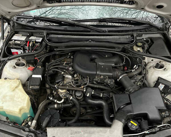 Серый БМВ 3 Серия, объемом двигателя 1.9 л и пробегом 287 тыс. км за 3900 $, фото 9 на Automoto.ua