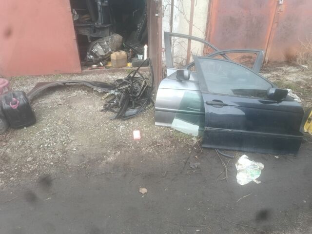 Серый БМВ 3 Серия, объемом двигателя 2 л и пробегом 234 тыс. км за 3400 $, фото 12 на Automoto.ua