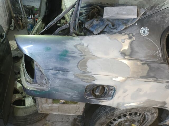 Серый БМВ 3 Серия, объемом двигателя 2 л и пробегом 234 тыс. км за 3400 $, фото 4 на Automoto.ua