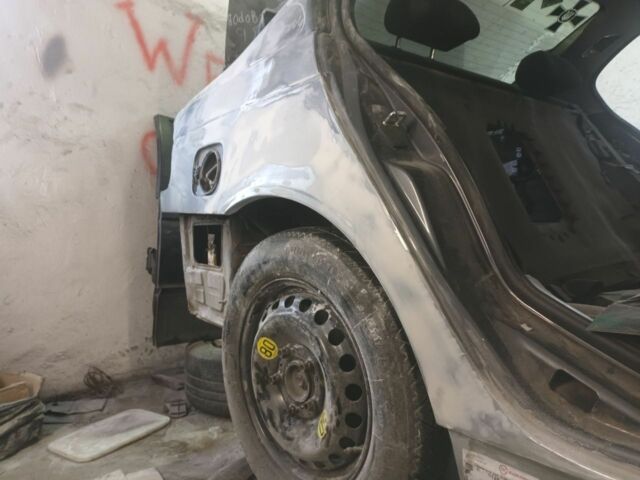 Серый БМВ 3 Серия, объемом двигателя 2 л и пробегом 234 тыс. км за 3400 $, фото 1 на Automoto.ua