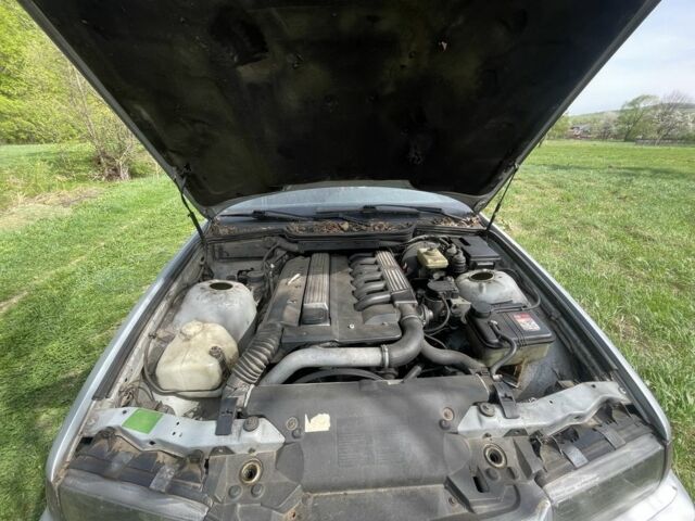 Серый БМВ 3 Серия, объемом двигателя 2.5 л и пробегом 150 тыс. км за 2700 $, фото 5 на Automoto.ua