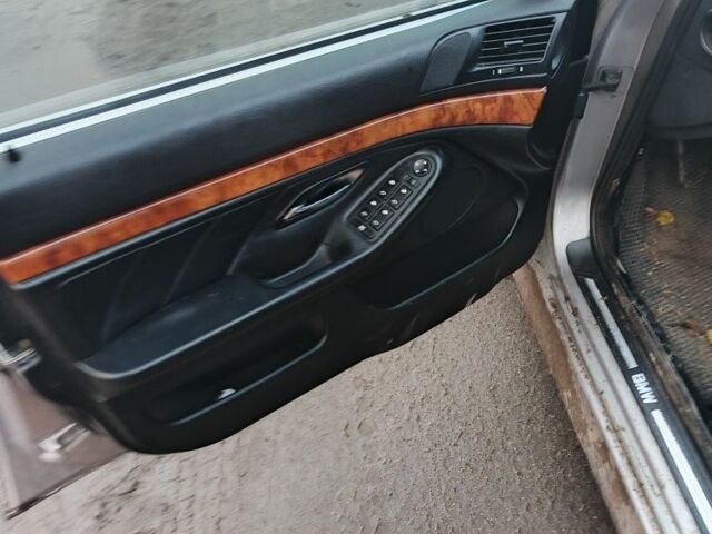 Серый БМВ 3 Серия, объемом двигателя 0 л и пробегом 563 тыс. км за 1892 $, фото 2 на Automoto.ua