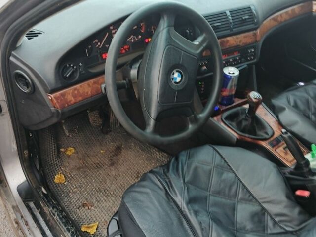 Серый БМВ 3 Серия, объемом двигателя 0 л и пробегом 563 тыс. км за 1892 $, фото 1 на Automoto.ua