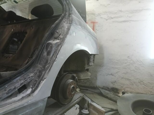 Серый БМВ 3 Серия, объемом двигателя 2 л и пробегом 234 тыс. км за 3200 $, фото 2 на Automoto.ua