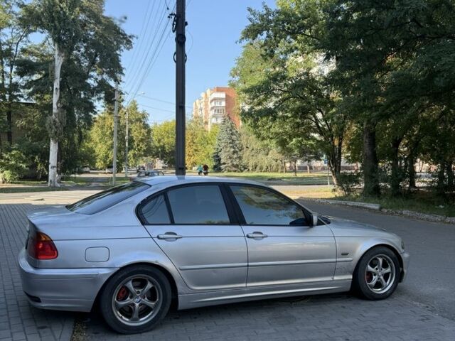 Серый БМВ 3 Серия, объемом двигателя 2 л и пробегом 300 тыс. км за 2700 $, фото 4 на Automoto.ua