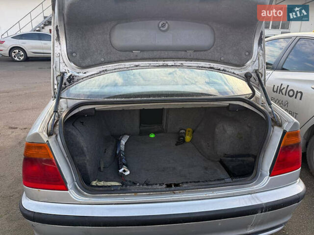 Сірий БМВ 3 Серія, об'ємом двигуна 2 л та пробігом 950 тис. км за 3400 $, фото 4 на Automoto.ua
