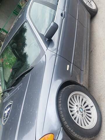 Серый БМВ 3 Серия, объемом двигателя 2 л и пробегом 400 тыс. км за 5550 $, фото 7 на Automoto.ua