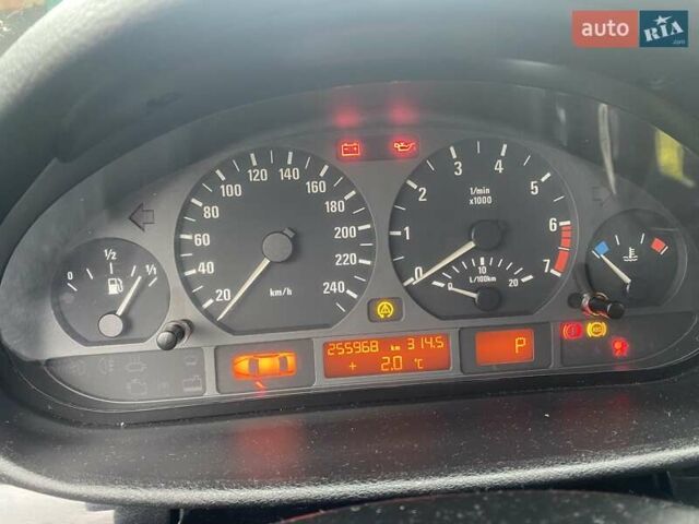 Серый БМВ 3 Серия, объемом двигателя 2 л и пробегом 260 тыс. км за 5000 $, фото 2 на Automoto.ua