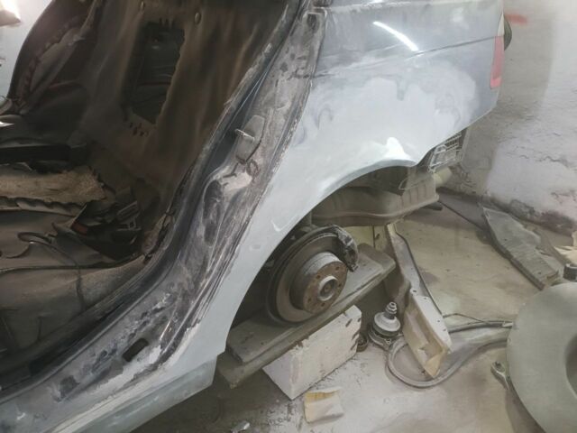 Серый БМВ 3 Серия, объемом двигателя 2 л и пробегом 234 тыс. км за 3200 $, фото 5 на Automoto.ua