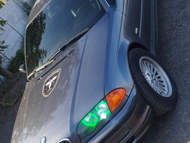 Серый БМВ 3 Серия, объемом двигателя 2 л и пробегом 400 тыс. км за 5500 $, фото 2 на Automoto.ua