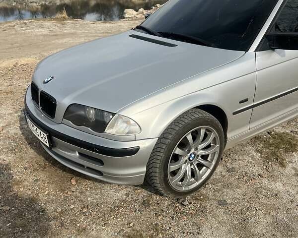 Серый БМВ 3 Серия, объемом двигателя 2 л и пробегом 317 тыс. км за 5000 $, фото 4 на Automoto.ua