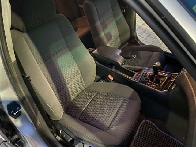 Серый БМВ 3 Серия, объемом двигателя 2 л и пробегом 300 тыс. км за 3900 $, фото 19 на Automoto.ua