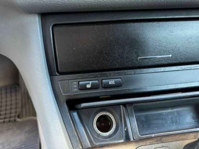 Серый БМВ 3 Серия, объемом двигателя 2 л и пробегом 144 тыс. км за 5800 $, фото 17 на Automoto.ua