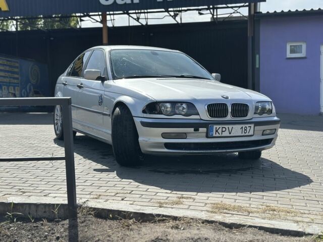 Серый БМВ 3 Серия, объемом двигателя 2 л и пробегом 260 тыс. км за 1800 $, фото 3 на Automoto.ua