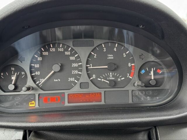 Сірий БМВ 3 Серія, об'ємом двигуна 2 л та пробігом 259 тис. км за 10000 $, фото 4 на Automoto.ua